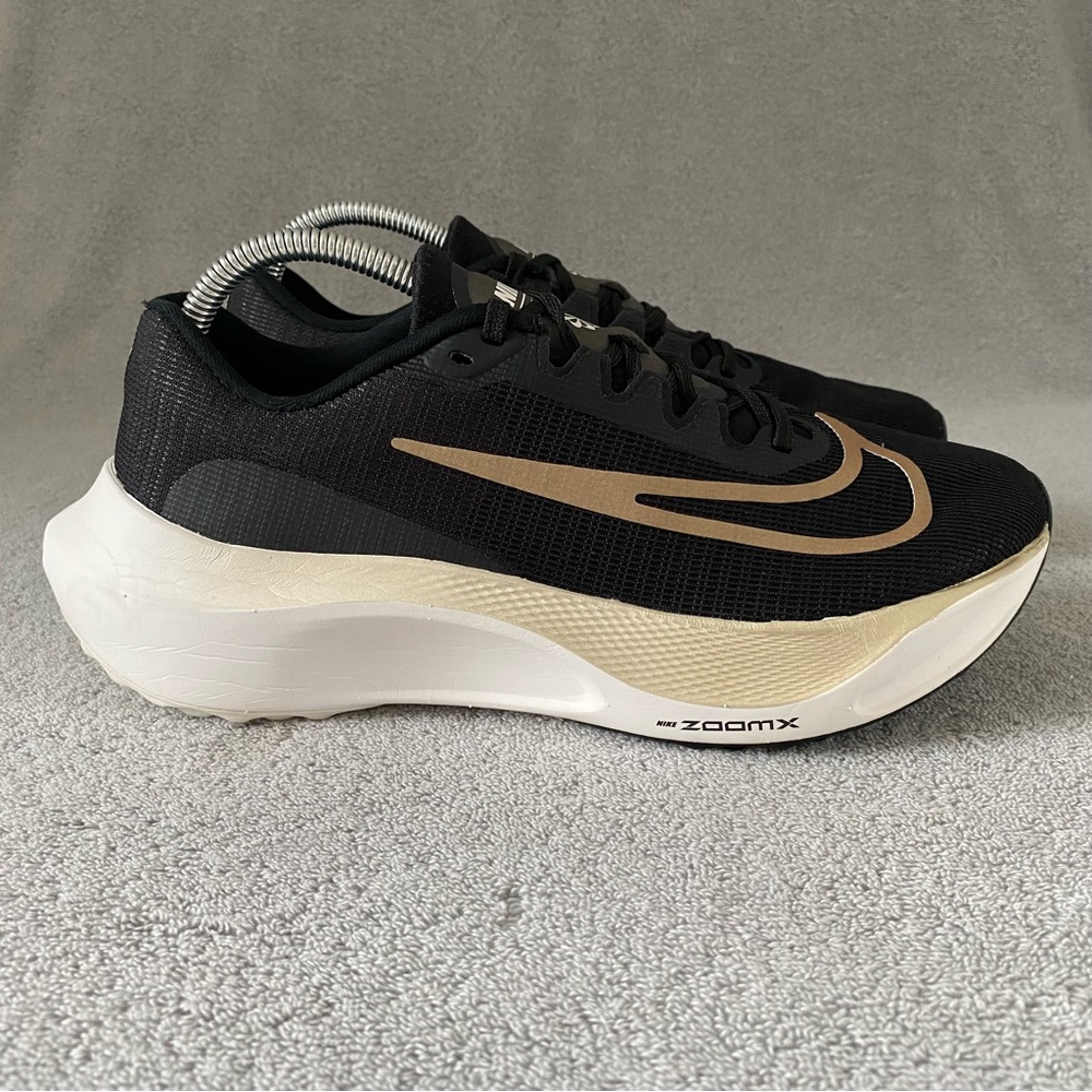 Nike Shoes Mens 8.5 Black Gold Zoom Fly 5 Carbon Plated Race Shoes DM8968-002